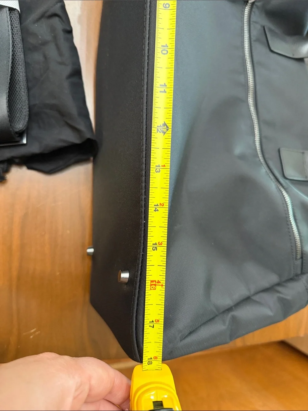 Quince Voyage Nylon Travel Bag with Detachable Strap and dust bag
